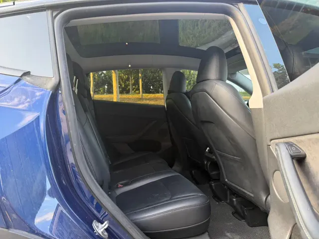 Tesla Model Y — Фото автомобиля 8