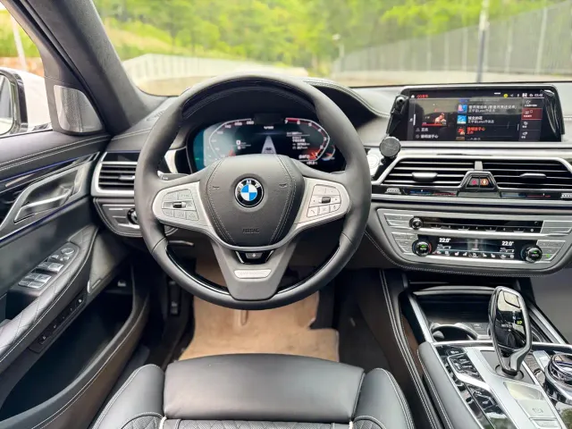 BMW 7 Series — Фото автомобиля 17