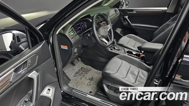 Volkswagen Tiguan — Фото автомобиля 11