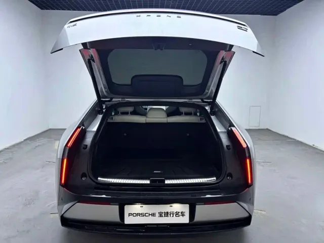 Xpeng P7 — Фото автомобиля 7