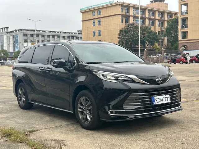 Toyota Sienna — Фото автомобиля 5