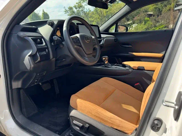 Lexus UX — Фото автомобиля 4