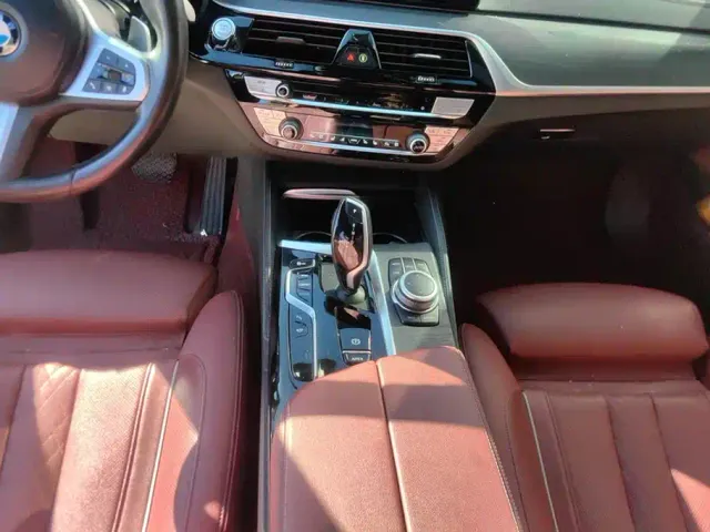 BMW 5 Series — Фото автомобиля 16