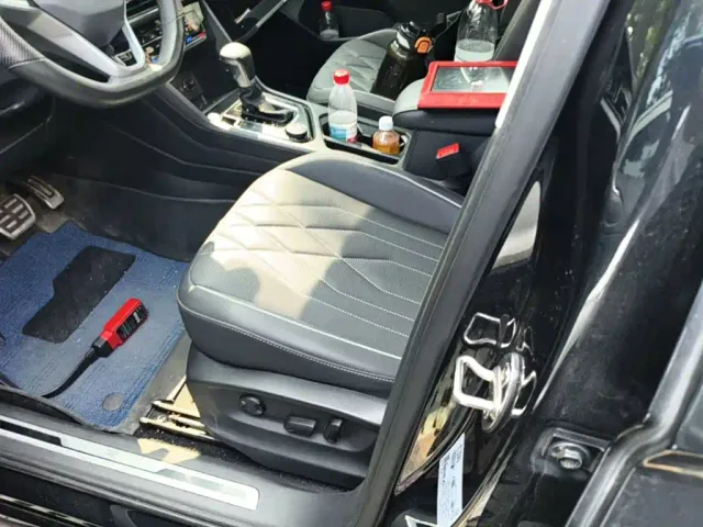 Volkswagen Tiguan L 2023 380TSI 4WD R-Line Premium 7-seater — Фото автомобиля 14