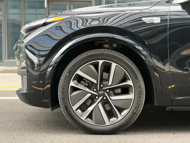 Li Auto Li Xiang L9 2024 Pro — Фото автомобиля 4