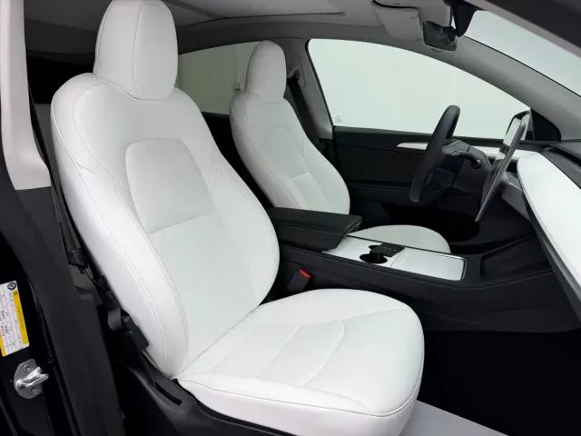 Tesla Model Y — Фото автомобиля 11