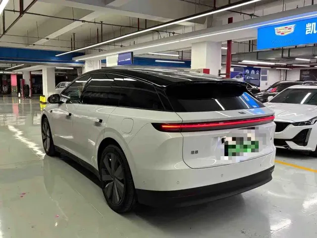 Li Auto i6 — Фото автомобиля 4