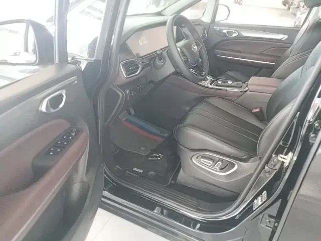 GAC Trumpchi M6 — Фото автомобиля 15