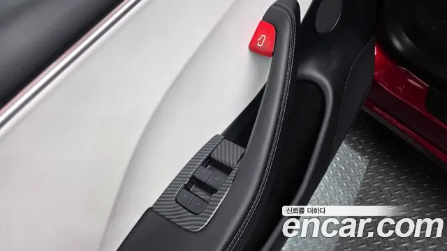 Tesla Model 3 — Фото автомобиля 30