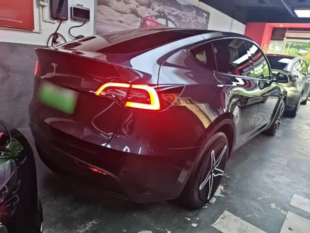 Tesla Model Y — Фото автомобиля 6