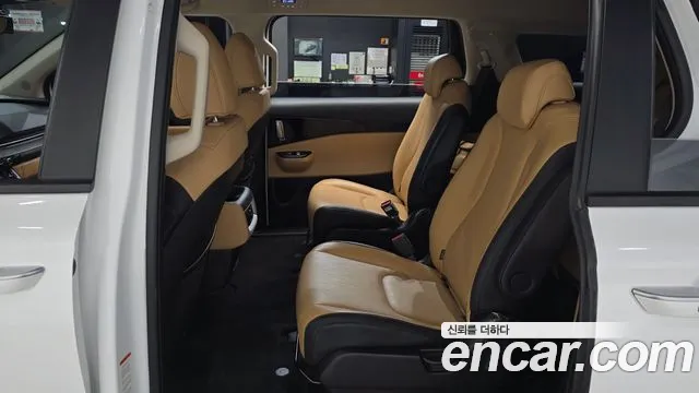 Kia Carnival Generation 4 — Фото автомобиля 16