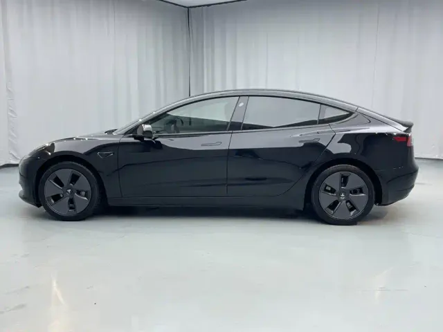 Tesla Model 3 — Фото автомобиля 8