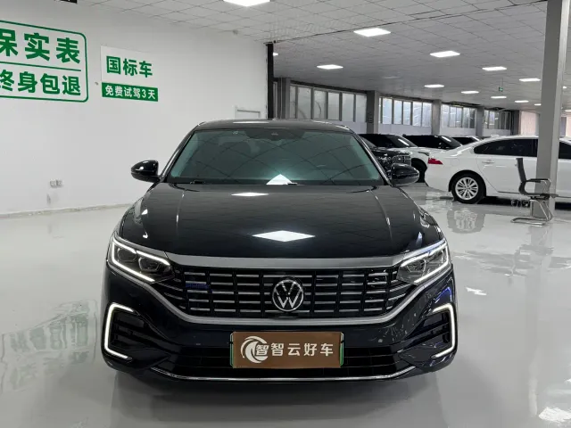 Volkswagen Passat — Фото автомобиля 2