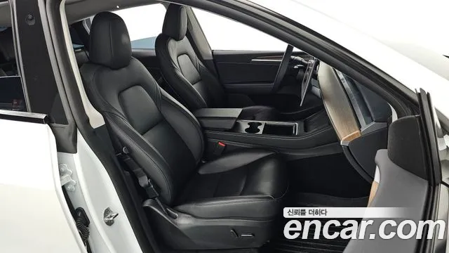 Tesla Model Y — Фото автомобиля 26