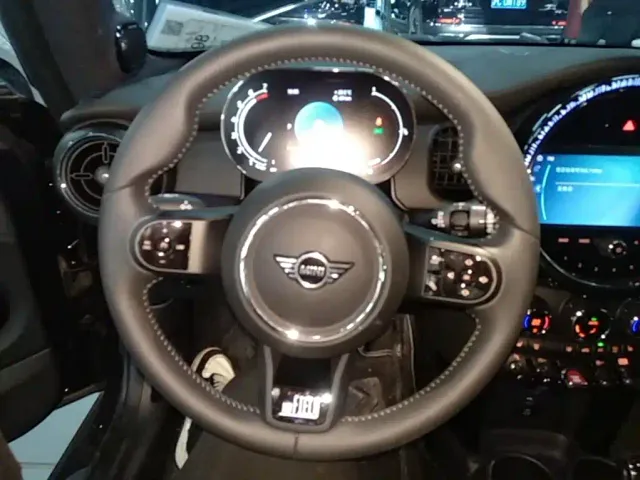 MINI Hatch — Фото автомобиля 10