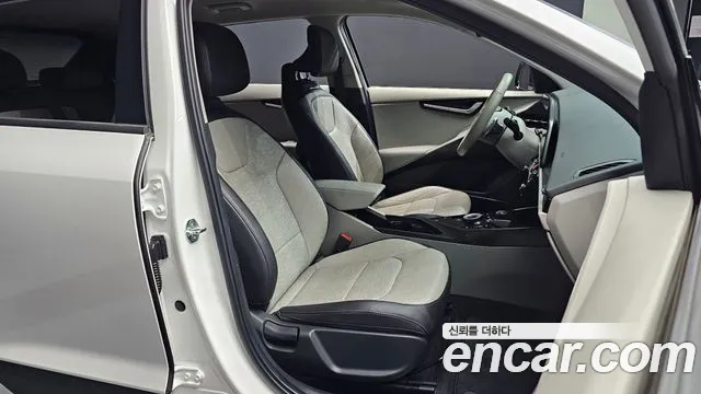 Kia Niro Niro (New) — Фото автомобиля 16