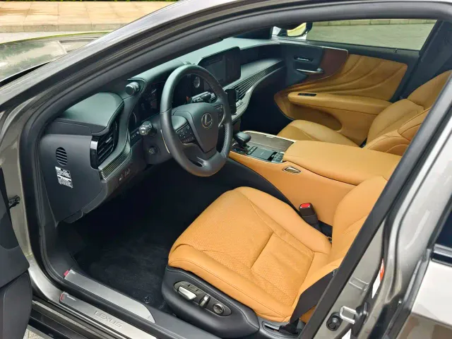 Lexus LS — Фото автомобиля 10