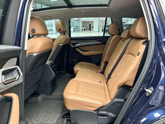 Audi Q6 — Фото автомобиля 12
