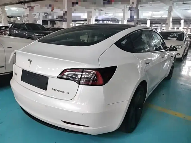 Tesla Model 3 — Фото автомобиля 6