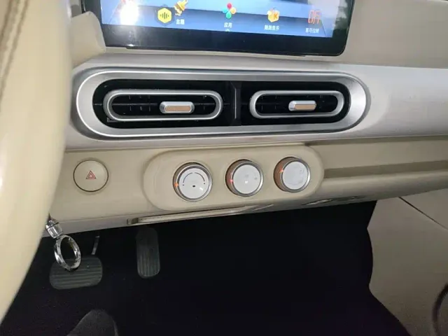 Wuling Hongguang Mini EV — Фото автомобиля 12