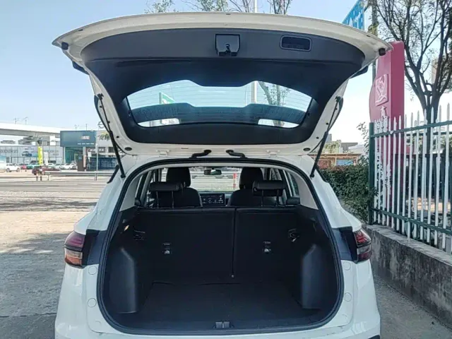 Geely Binyue — Фото автомобиля 18