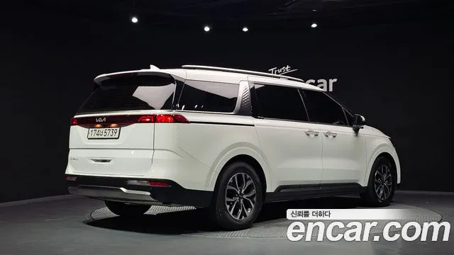 Kia Carnival — Фото автомобиля 2