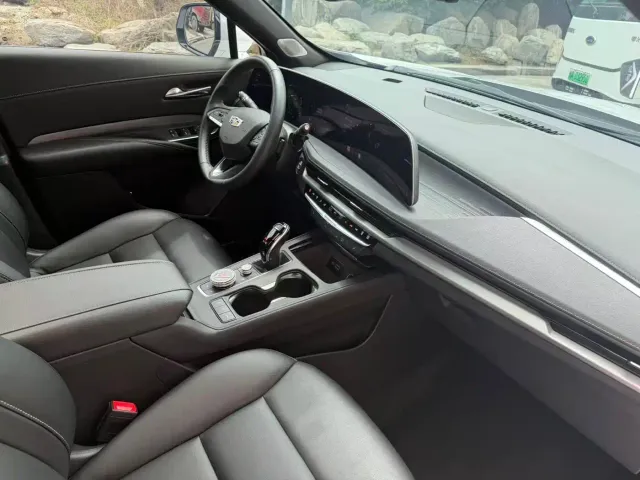 Cadillac XT4 — Фото автомобиля 9