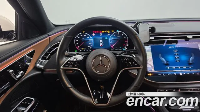 Mercedes-Benz E-Class — Фото автомобиля 11