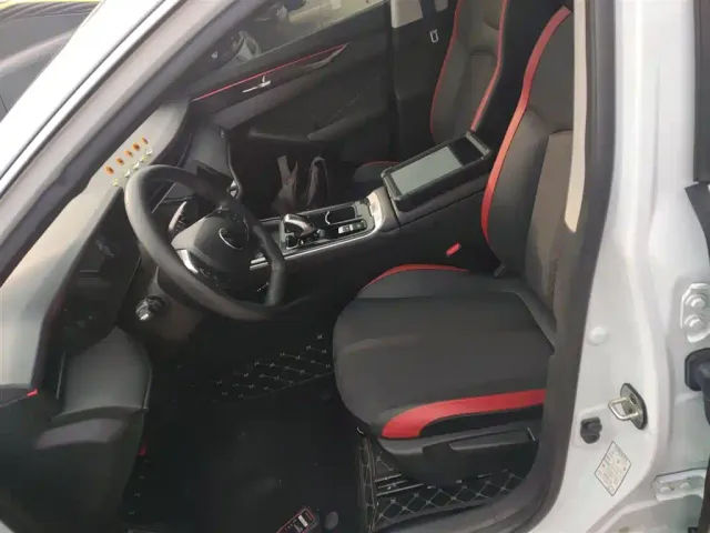 Dongfeng Yixuan MAX — Фото автомобиля 6