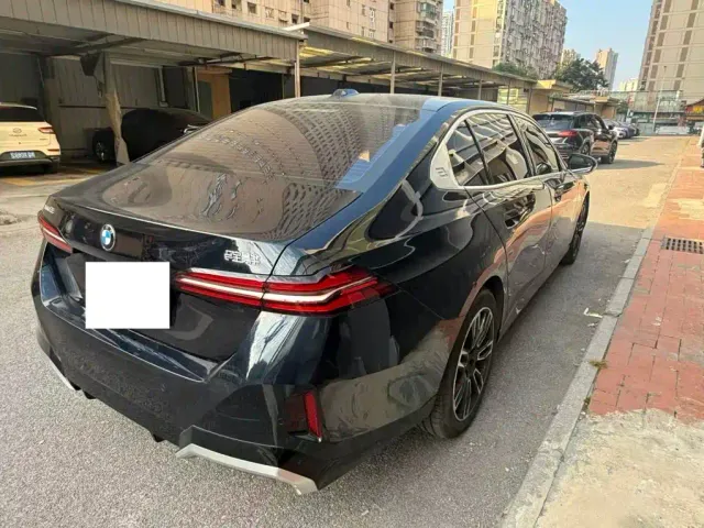 BMW 5 Series — Фото автомобиля 4