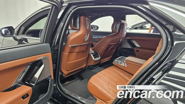 BMW i7 G70 — Фото автомобиля 18