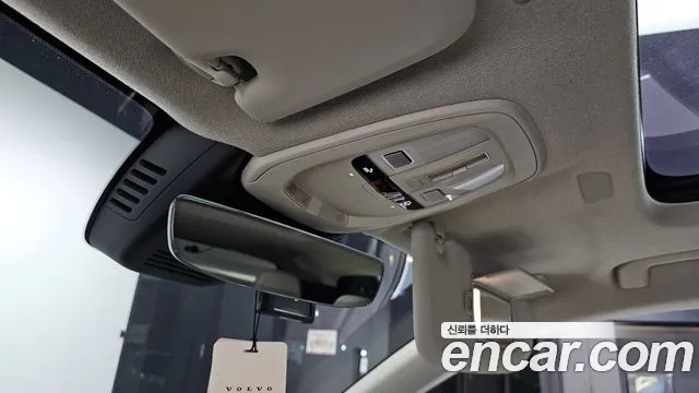 Volvo XC40 — Фото автомобиля 28