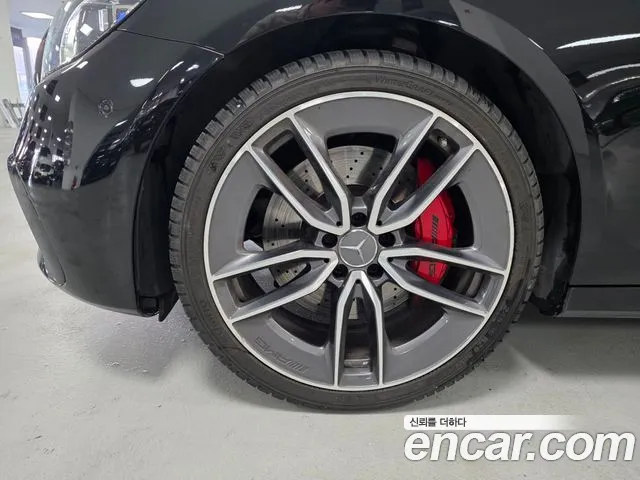Mercedes-Benz E-Class — Фото автомобиля 5
