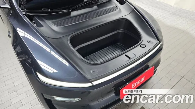 Tesla Model Y — Фото автомобиля 9