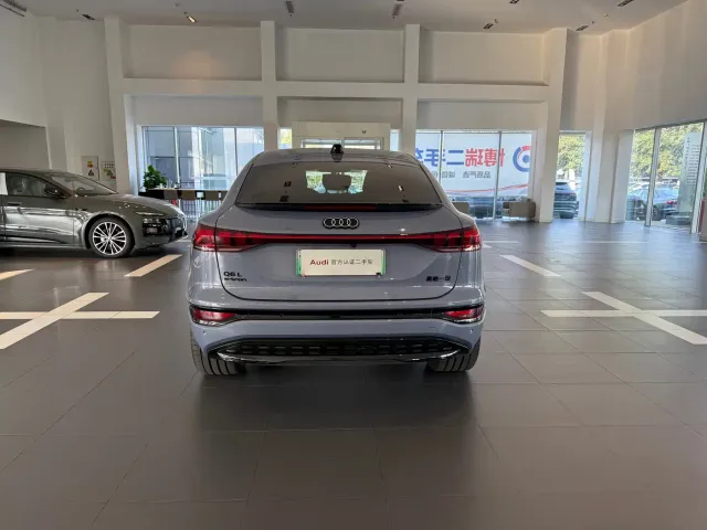 Audi Audi Q6L Sportback e-tron 2025 Pioneer Navigation Edition — Фото автомобиля 5