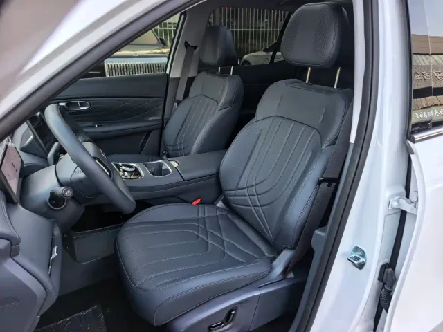 Geely Galaxy Starship 7 EM-i — Фото автомобиля 6