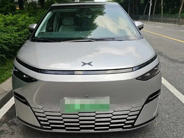 Xpeng X9 — Фото автомобиля 2