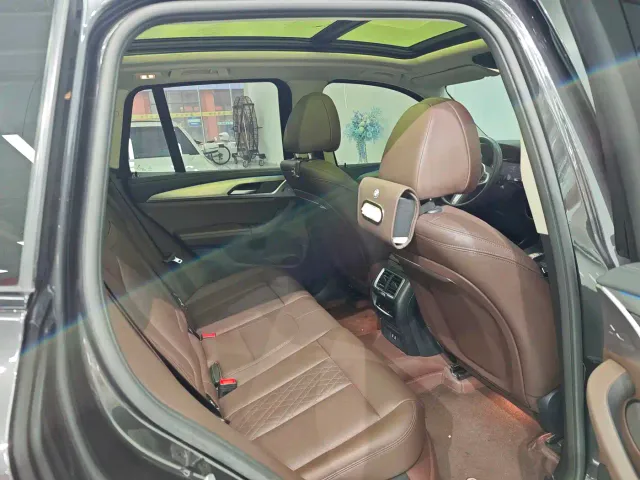 BMW iX3 — Фото автомобиля 9