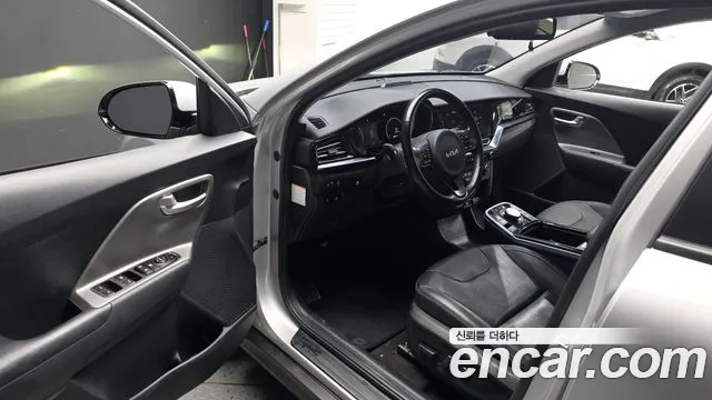 Kia Niro — Фото автомобиля 15