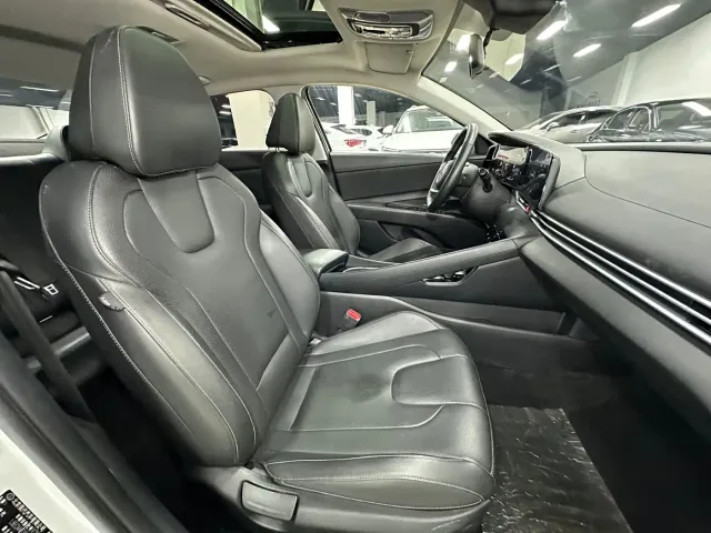 Hyundai Elantra — Фото автомобиля 15