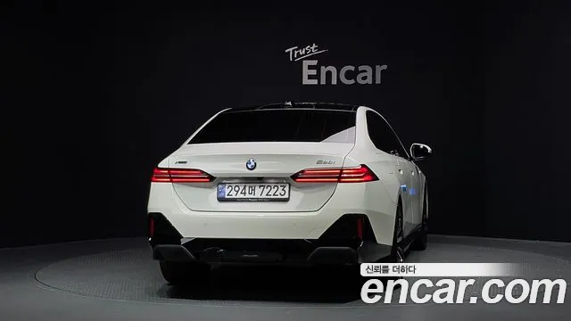 BMW 5-Series 5 серия (G60) 530i xDrive M Sport — Фото автомобиля 4