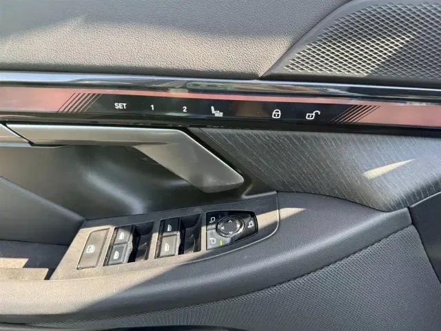 BMW i5 — Фото автомобиля 12