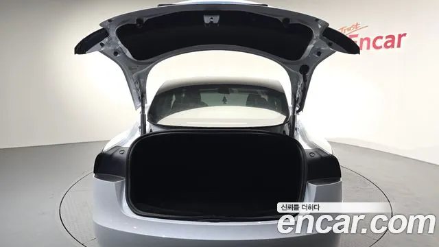 Tesla Model 3 — Фото автомобиля 17