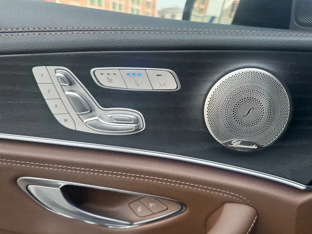 Mercedes-Benz E-Class — Фото автомобиля 7