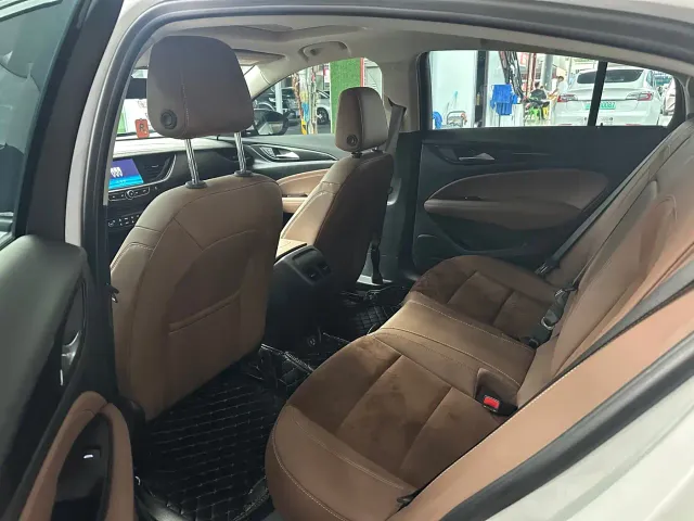 Buick Regal — Фото автомобиля 6
