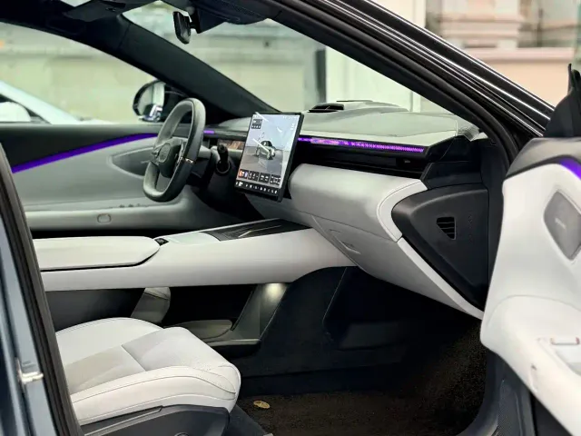 Lynk & Co Z10 — Фото автомобиля 15