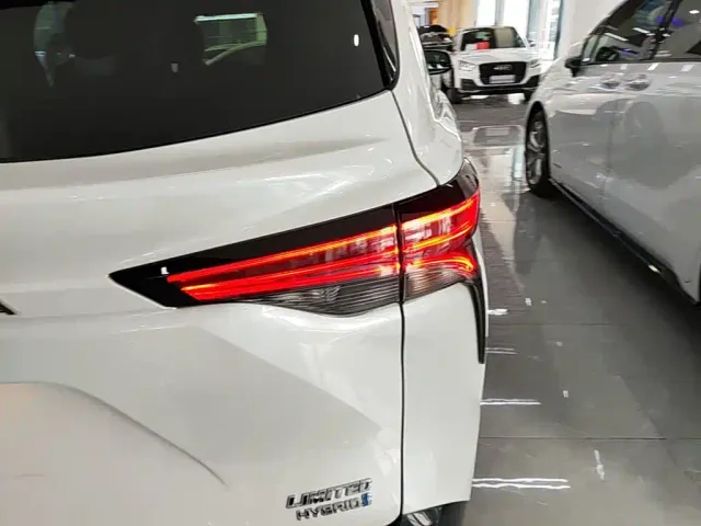 Toyota Sienna — Фото автомобиля 7