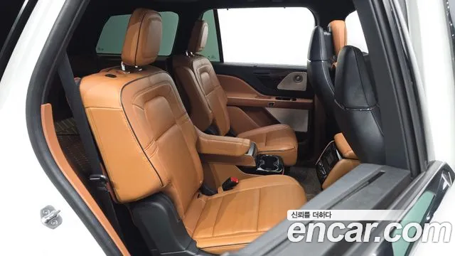 Lincoln Aviator 2nd Gen — Фото автомобиля 11