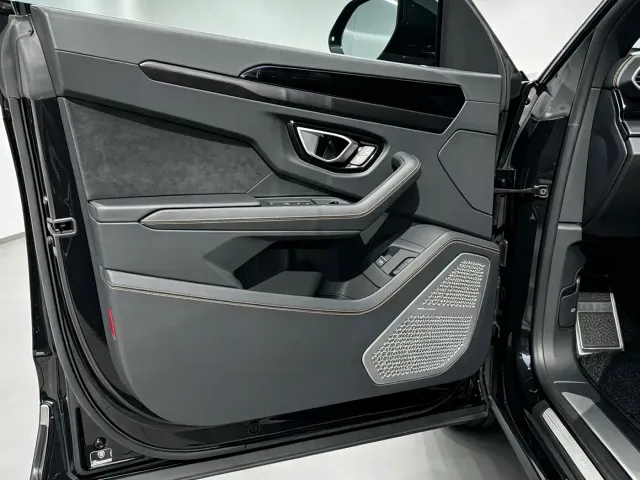 Lamborghini Urus — Фото автомобиля 9