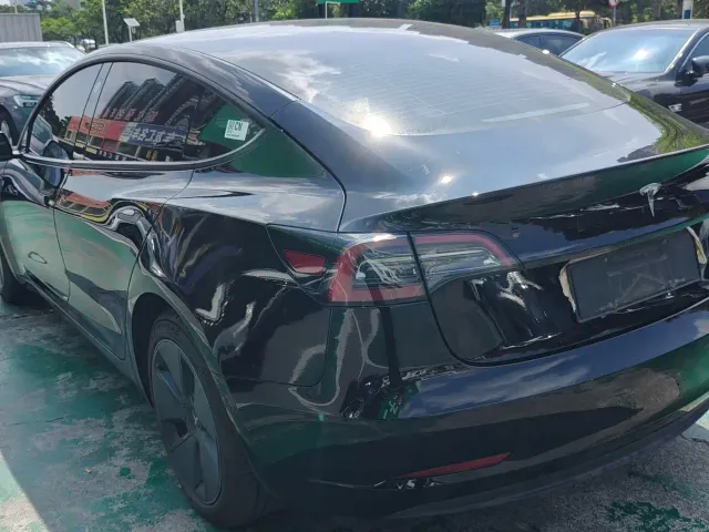 Tesla Model 3 — Фото автомобиля 4